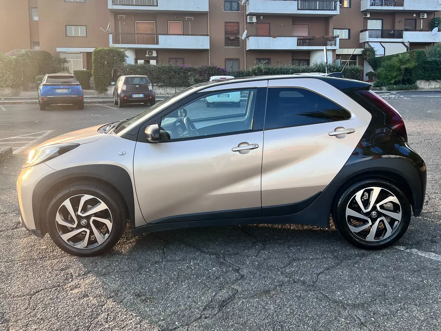 Toyota Aygo Aygo X X 1.0 Trend 72cv Beige - 2