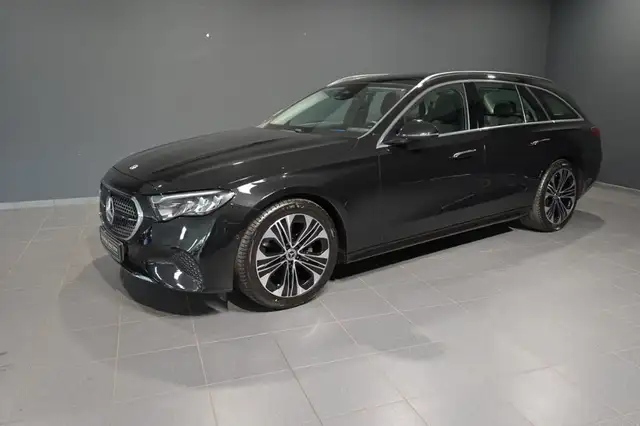 Mercedes-Benz E 200 T AVANTGARDE/DISTRO/KAMERA/PANO/TOTW/SHZ