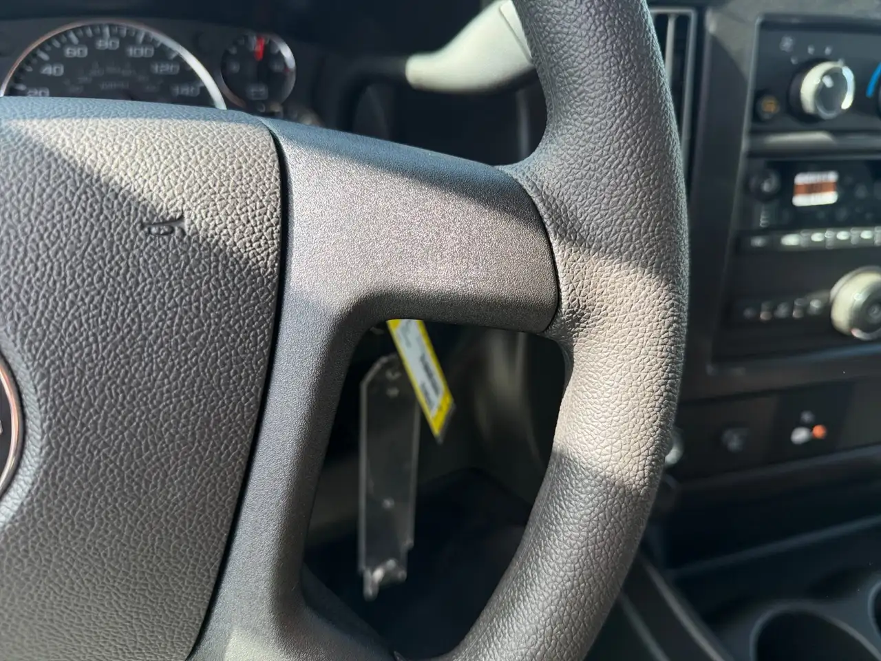 GMC Savana снимка GMC Savana