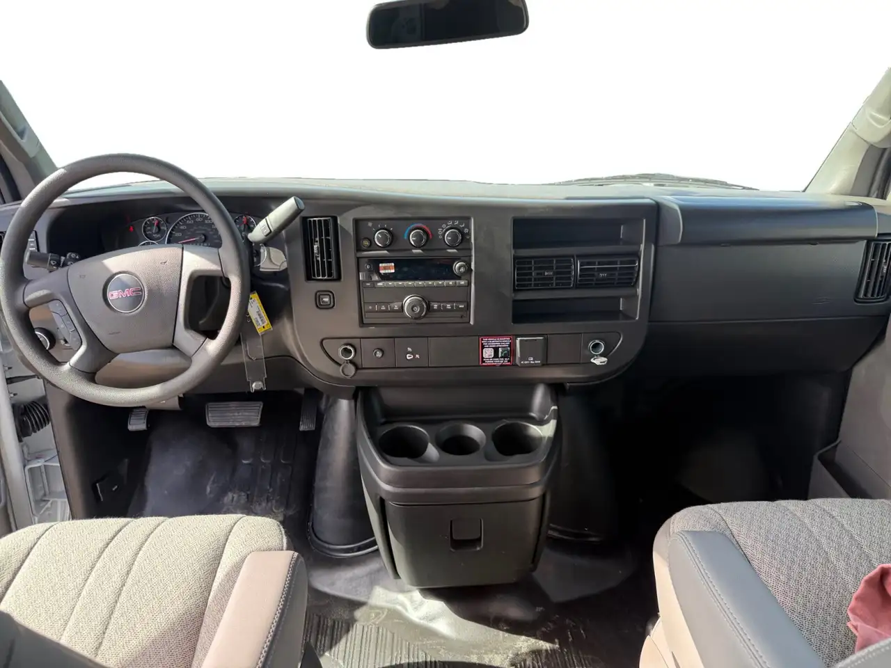 GMC Savana снимка GMC Savana