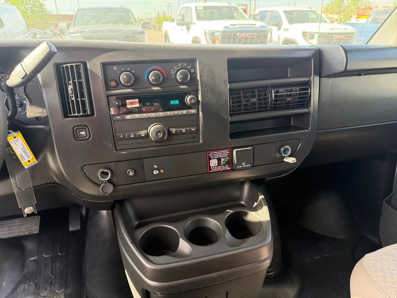 GMC Savana снимка GMC Savana