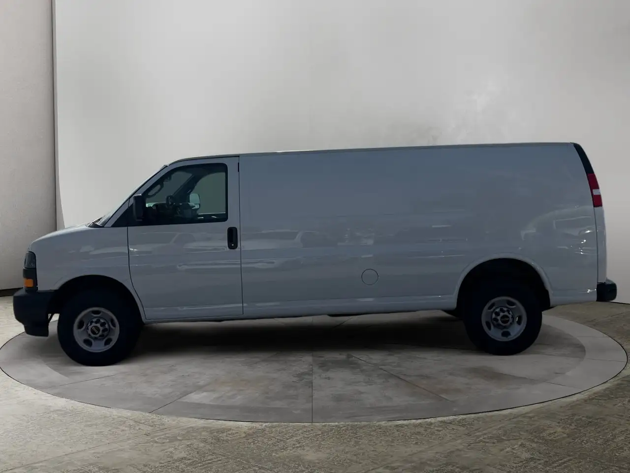 GMC Savana снимка GMC Savana