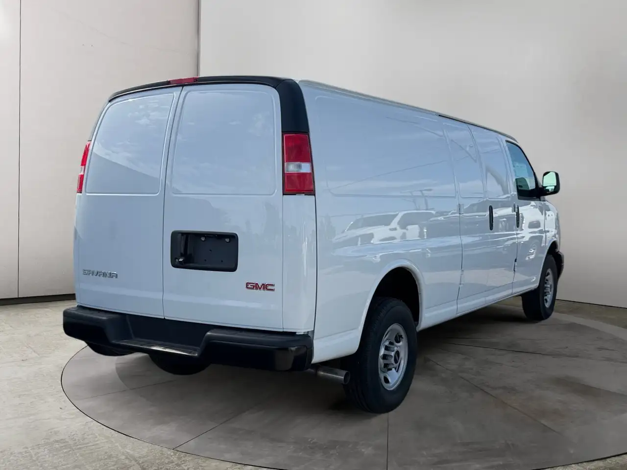 GMC Savana снимка GMC Savana