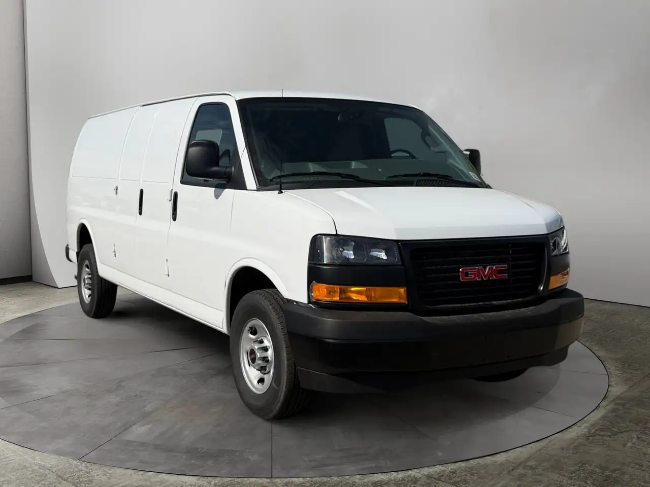 GMC Savana снимка GMC Savana