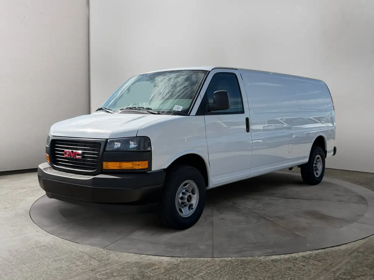 GMC Savana снимка GMC Savana