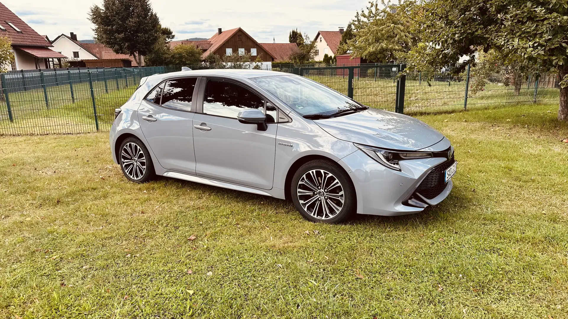 Toyota Corolla Cross 2,0 Hyprid Automatik,Navi, AHK Szary - 1