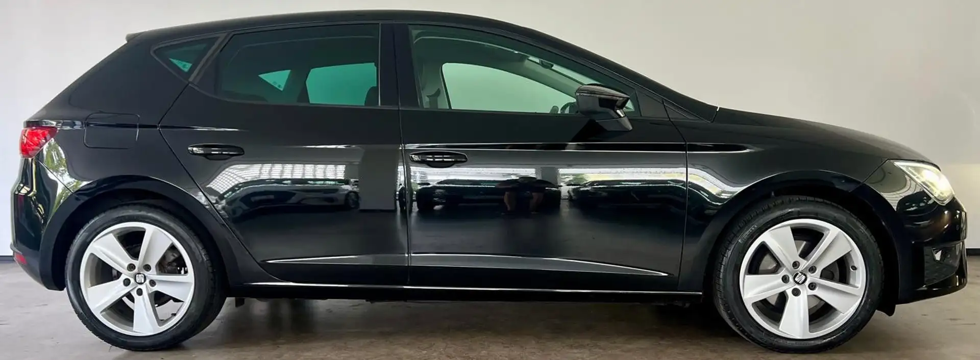 SEAT Leon FR,Kamera,LED,CarPlay,2xPDC,TÜV&SERV NEU Schwarz - 2