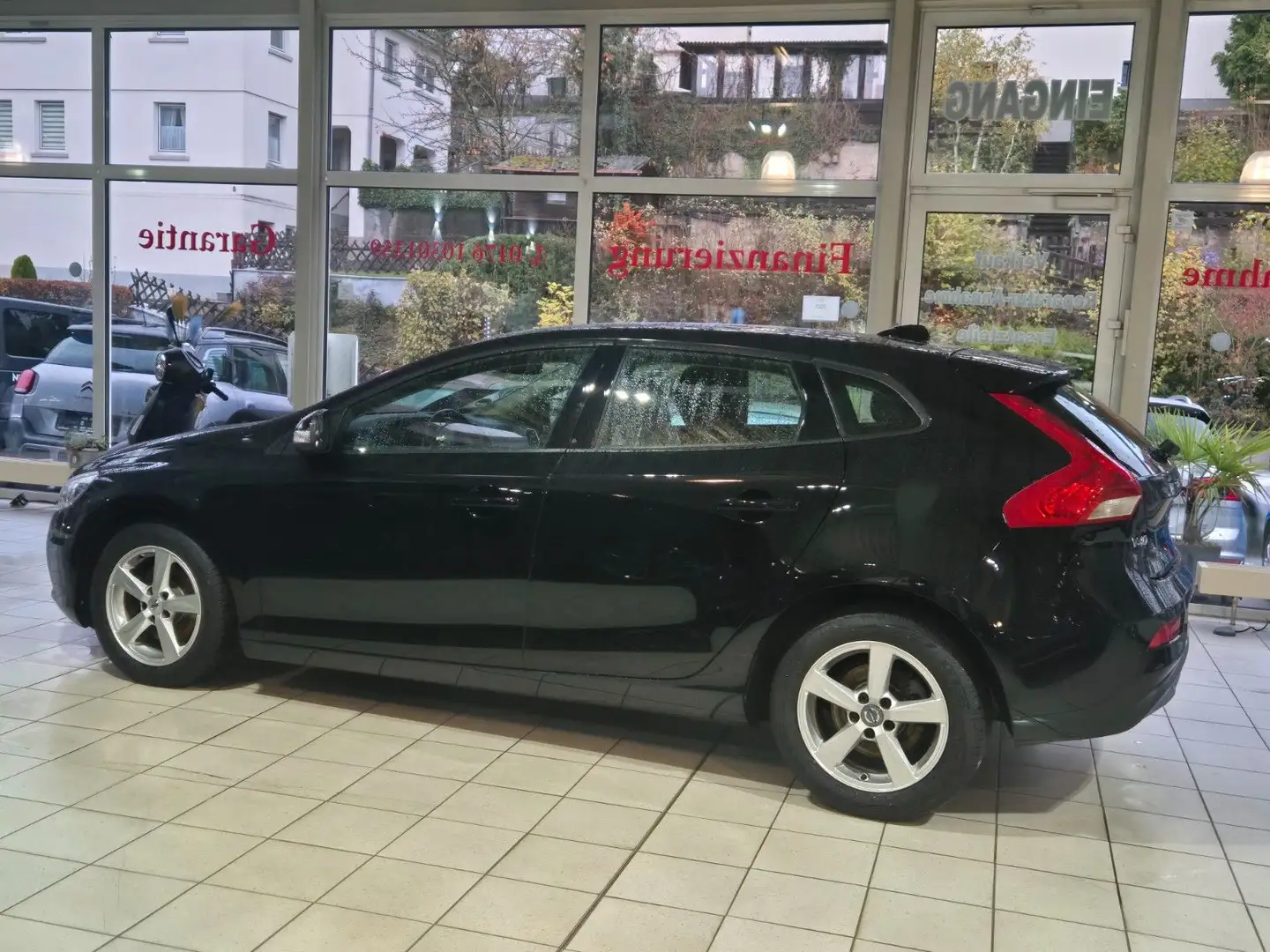 Volvo V40 Kinetic 2,0 Facelift/Kamera/Temp/2xPDC/Gar./ Noir - 2