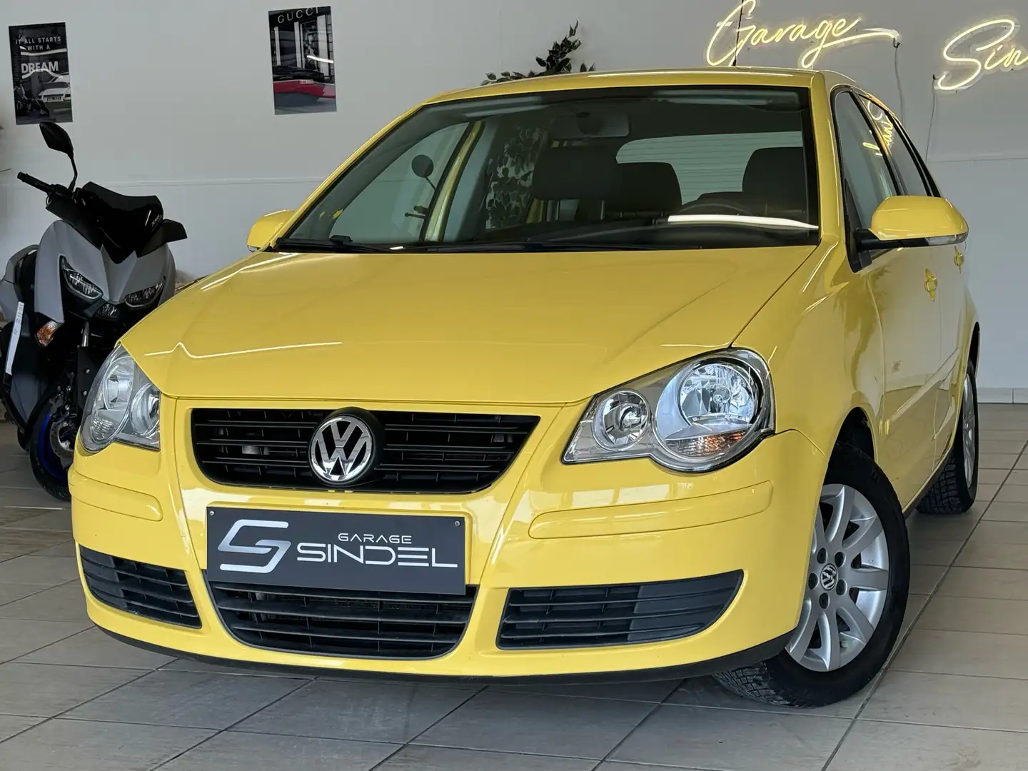 Volkswagen Polo 1.2i *5 PORTES*CLIMATISATION*GARANTIE 1 AN* Yellow - 1
