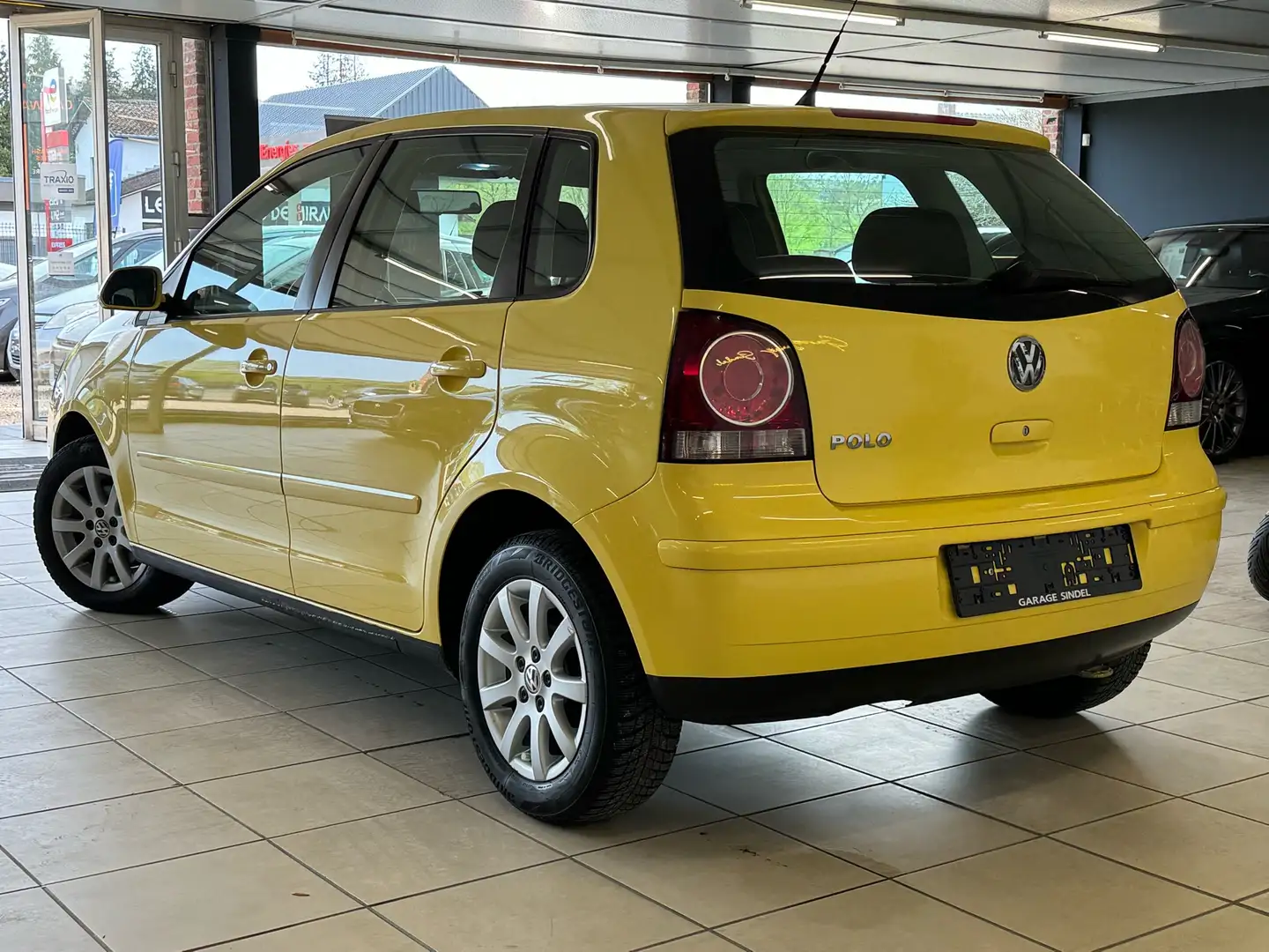 Volkswagen Polo 1.2i *5 PORTES*CLIMATISATION*GARANTIE 1 AN* Yellow - 2