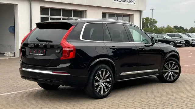 Volvo XC90 view 6