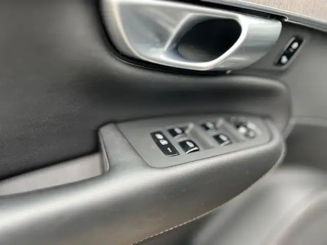 Volvo XC90 view 13