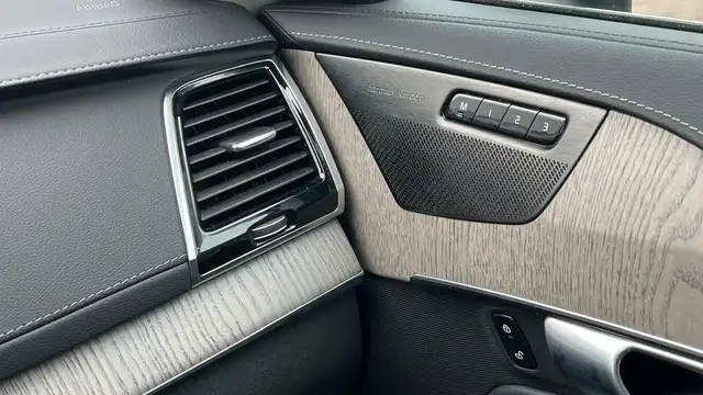 Volvo XC90 view 14