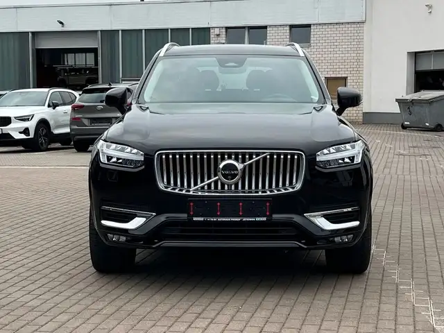 Volvo XC90 view 2