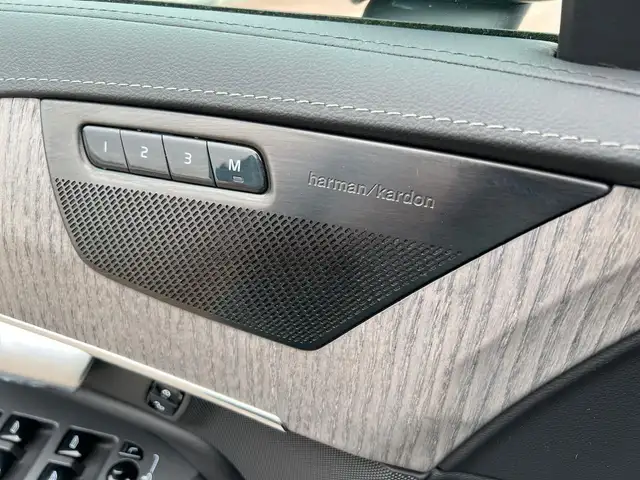 Volvo XC90 view 12