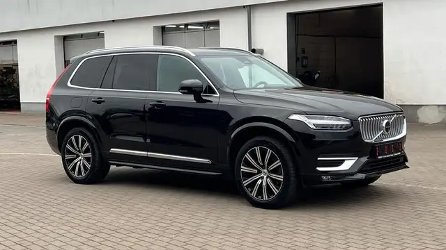 Volvo XC90 view 8