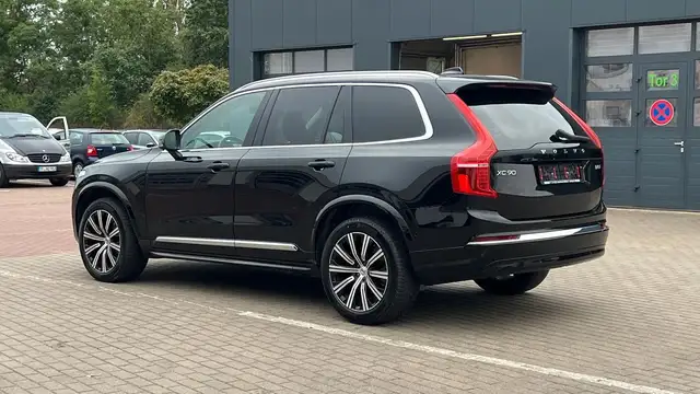 Volvo XC90 view 4