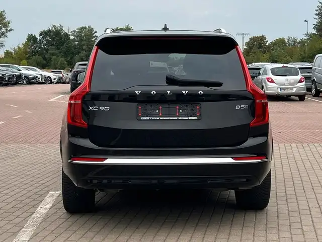 Volvo XC90 view 5