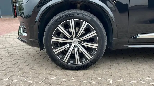 Volvo XC90 view 10