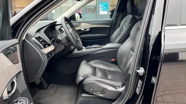 Volvo XC90 view 15
