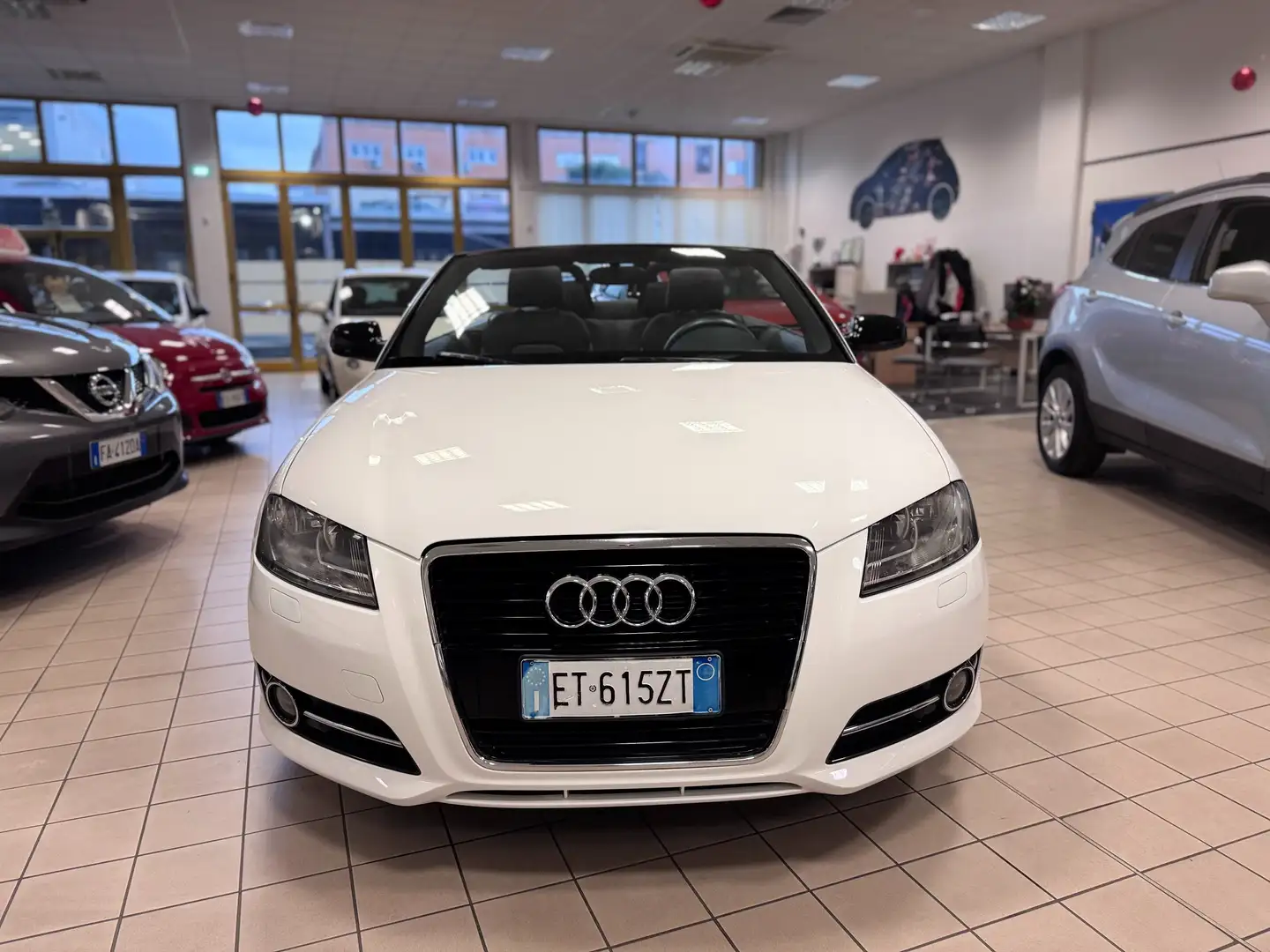 Audi A3 A3 II 2008 Cabriolet Cabrio 1.6 tdi Ambition Blanc - 2