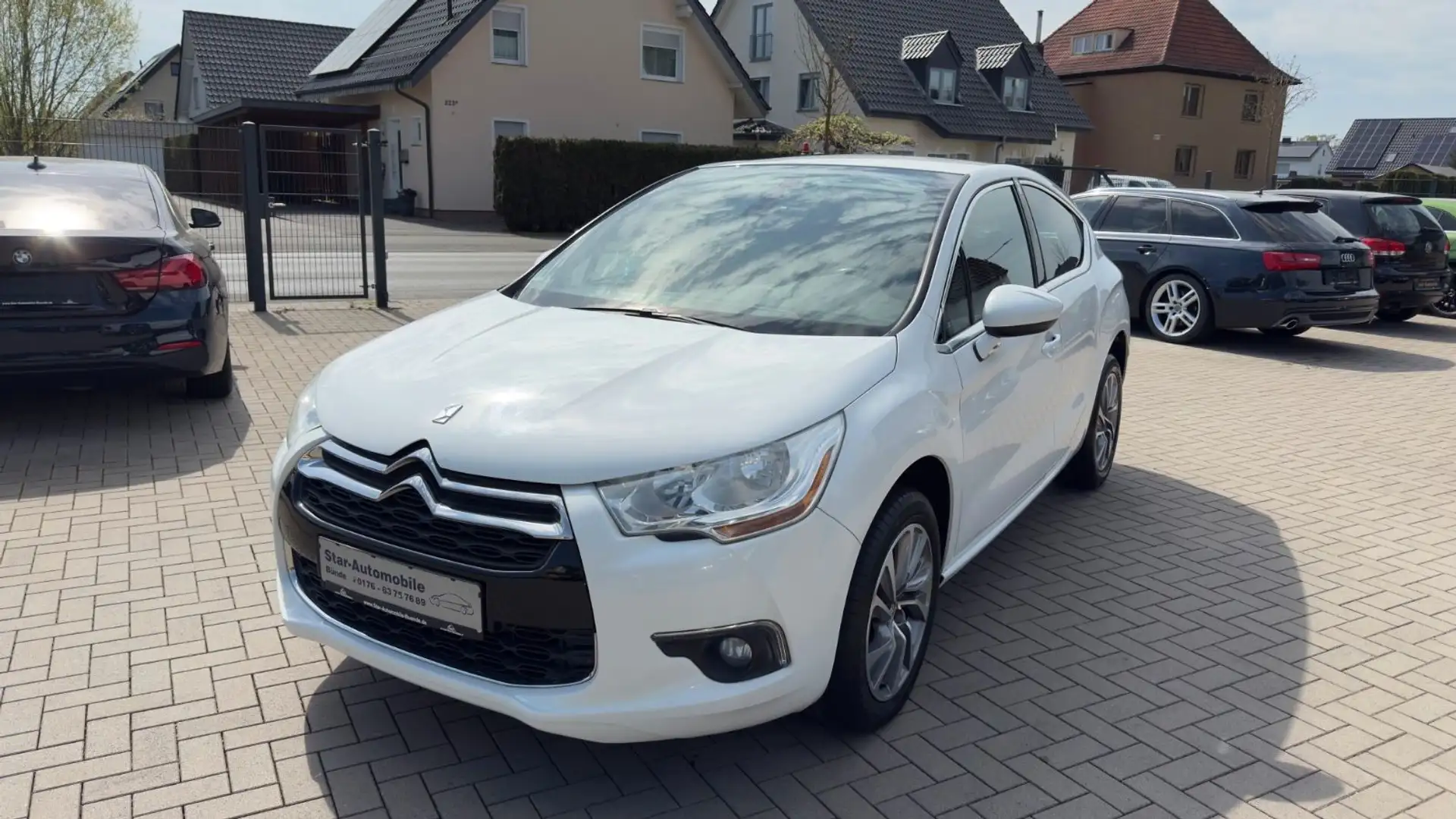 Citroen DS4 SoChic 1.6 eHDI -Klimaauto-Tempomat-Leder-LM Weiß - 1