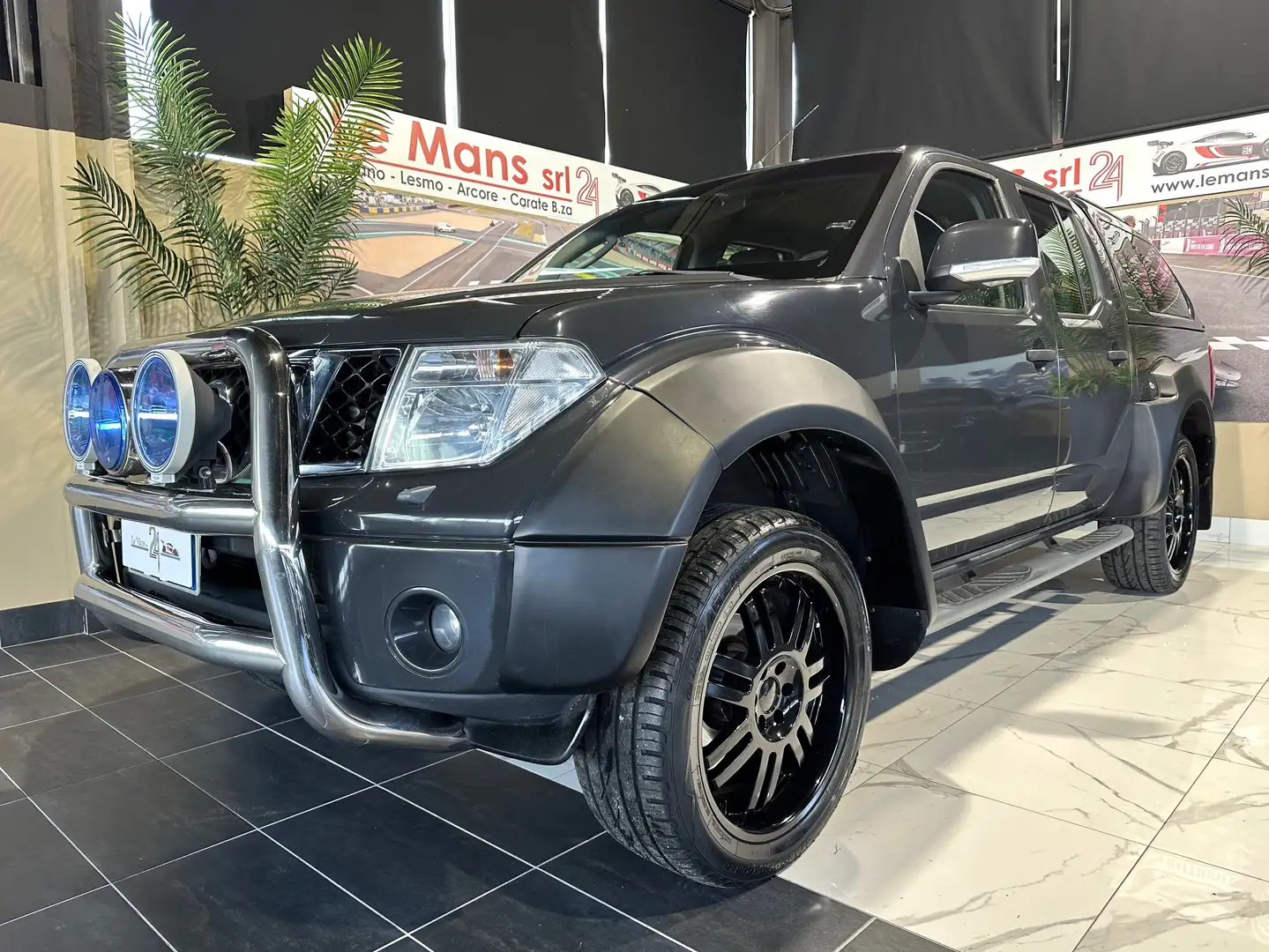 Nissan Navara d.cab 2.5 dci Sport 174cv **Unico** Gris - 1