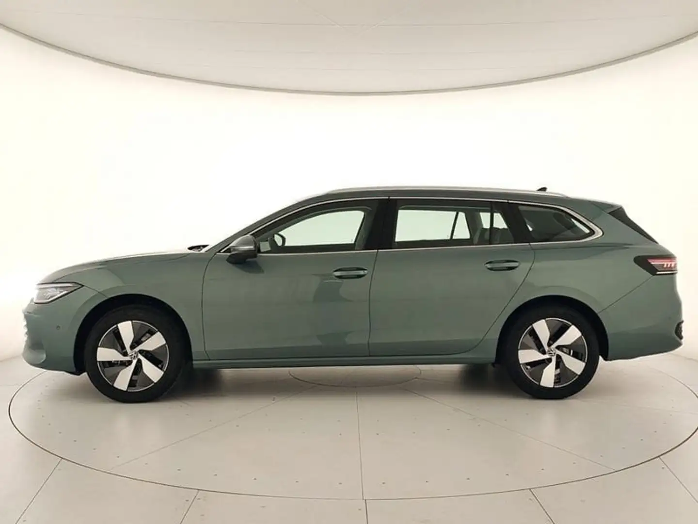 Volkswagen Passat 1.5 ETSI ACT BUSINESS DSG 150 CV MY 24 Verde - 2