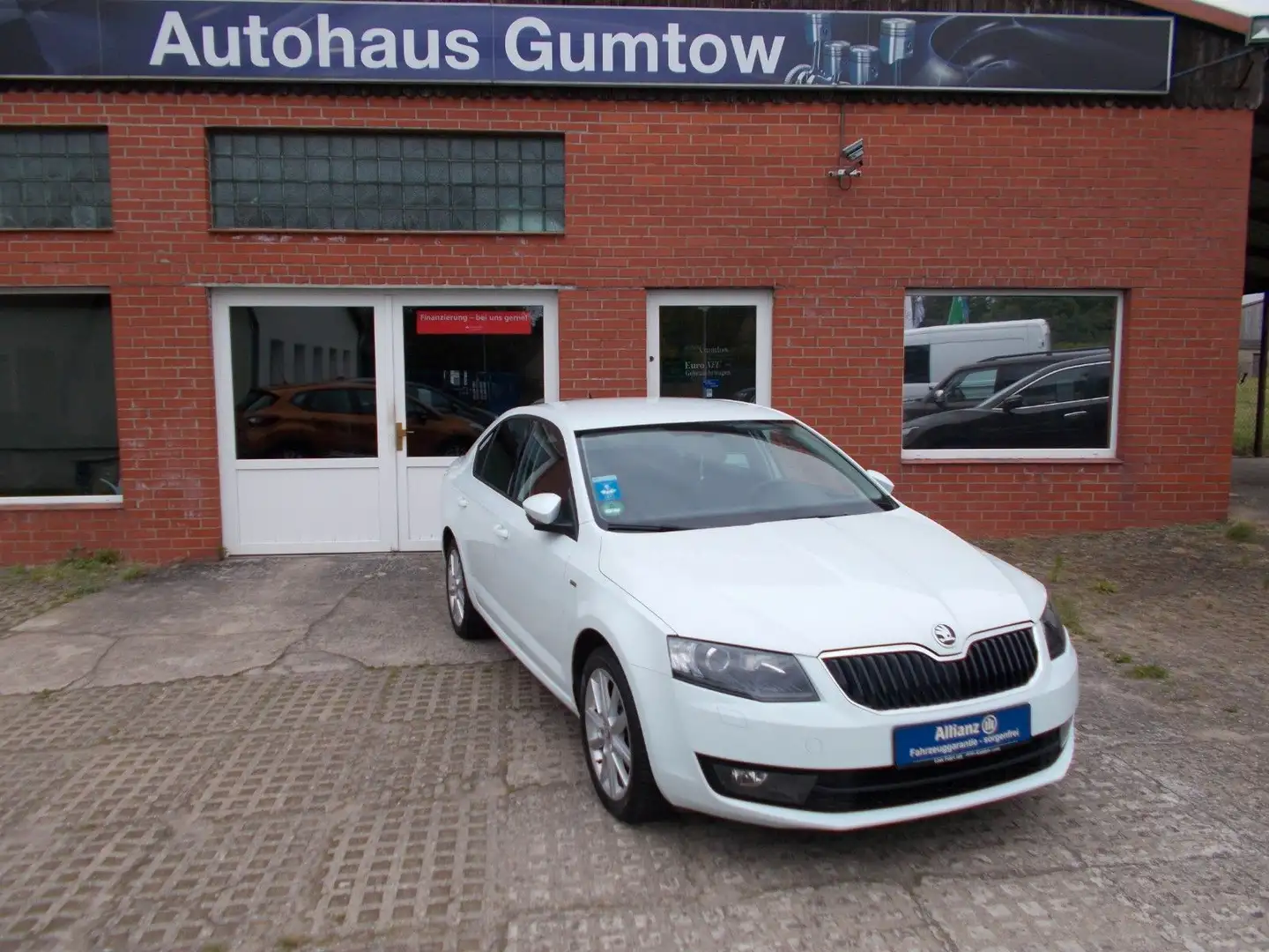 Skoda Octavia Lim.  1.6 TDi Joy Weiß - 1