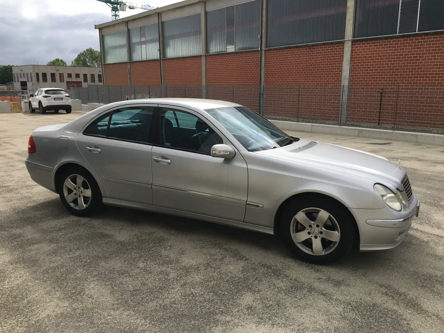 Mercedes-Benz E 270 E 270 td cdi Avantgarde Silber - 2