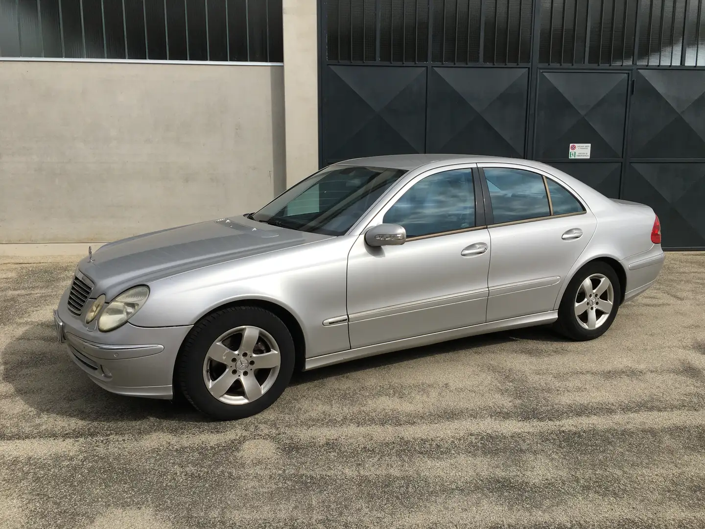 Mercedes-Benz E 270 E 270 td cdi Avantgarde Silber - 1