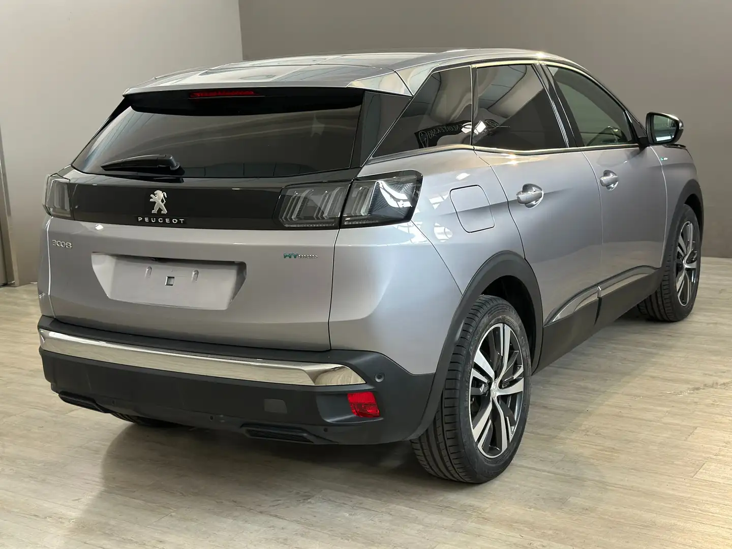 Peugeot 3008 1.6 PHEV Allure Pack 225CV e EAT8 Šedá - 2