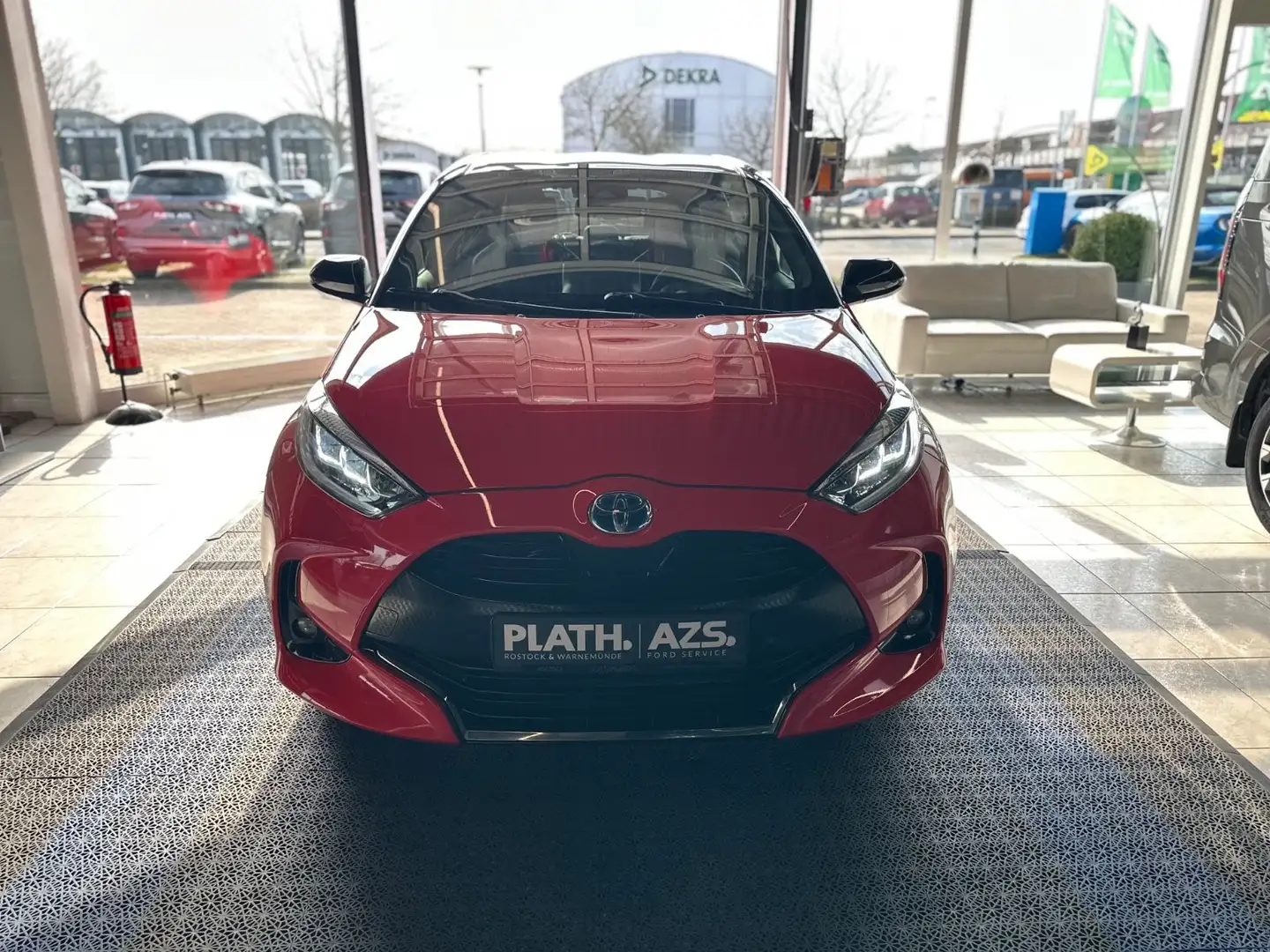 Toyota Yaris Hybrid Premiere Edition Rot - 2