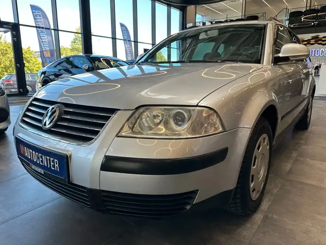 Volkswagen Passat view 4