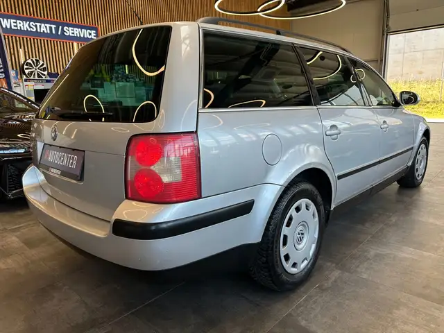 Volkswagen Passat view 17