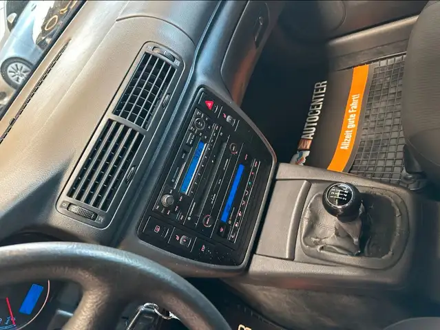 Volkswagen Passat view 13