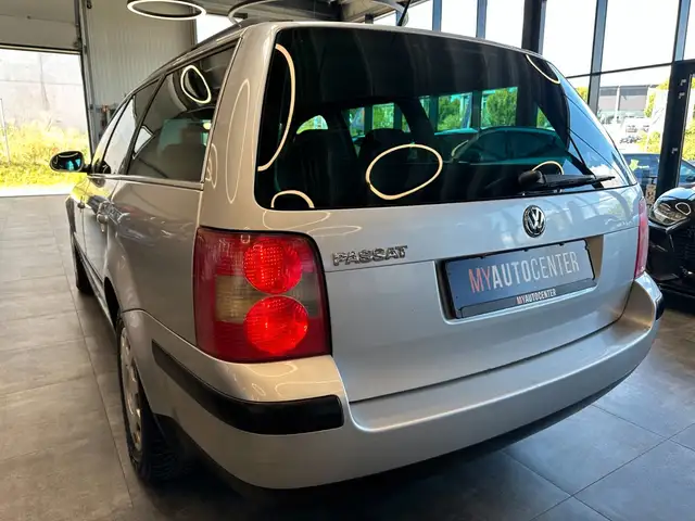 Volkswagen Passat view 5