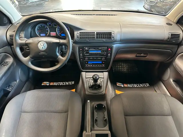 Volkswagen Passat view 7