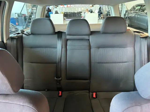 Volkswagen Passat view 12