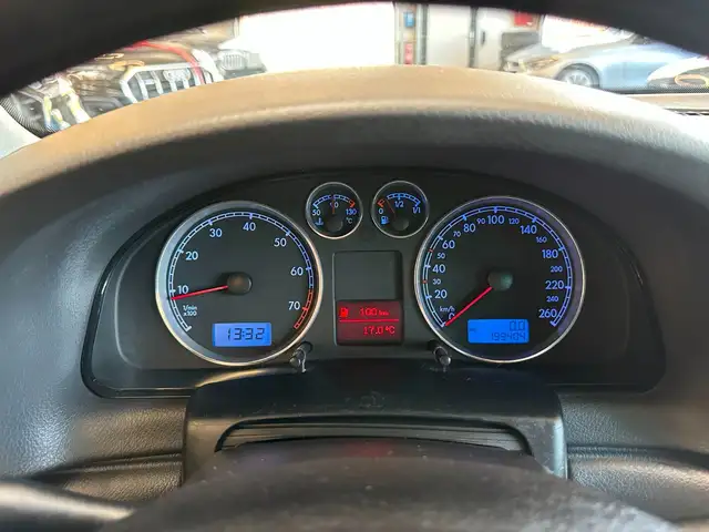 Volkswagen Passat view 14