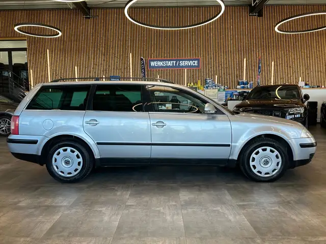 Volkswagen Passat view 16