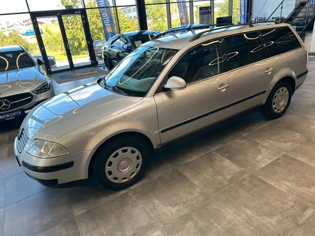 Volkswagen Passat view 24