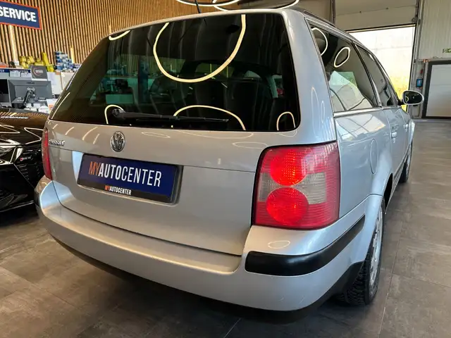Volkswagen Passat view 2