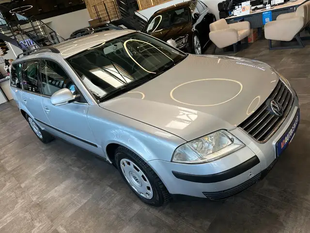 Volkswagen Passat view 19