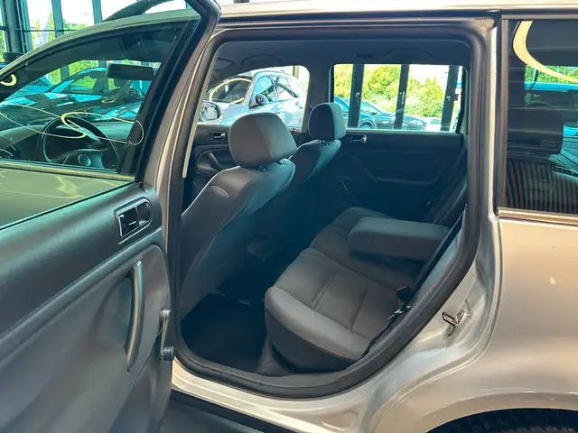 Volkswagen Passat view 29