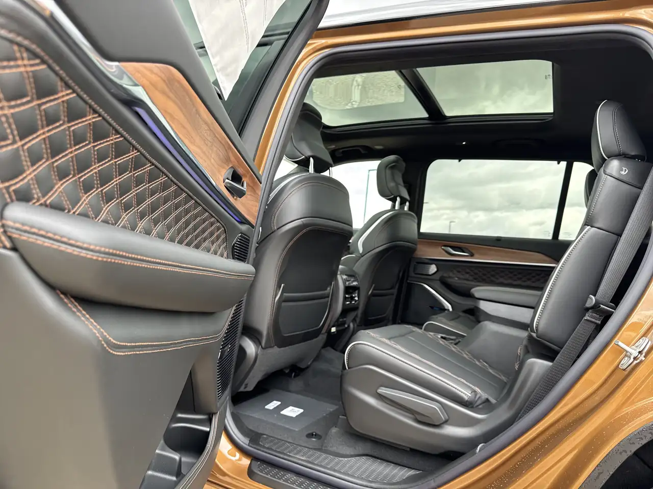 Jeep Grand Cherokee снимка Jeep Grand Cherokee