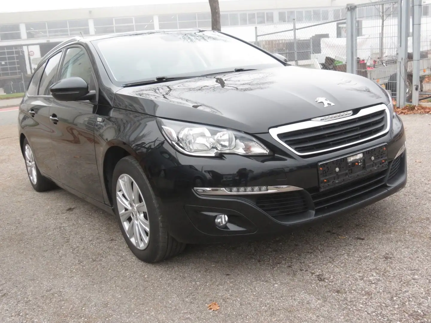 Peugeot 308 SW BlueHDi Style *TÜV neu, Scheckheft, AHK* Noir - 1
