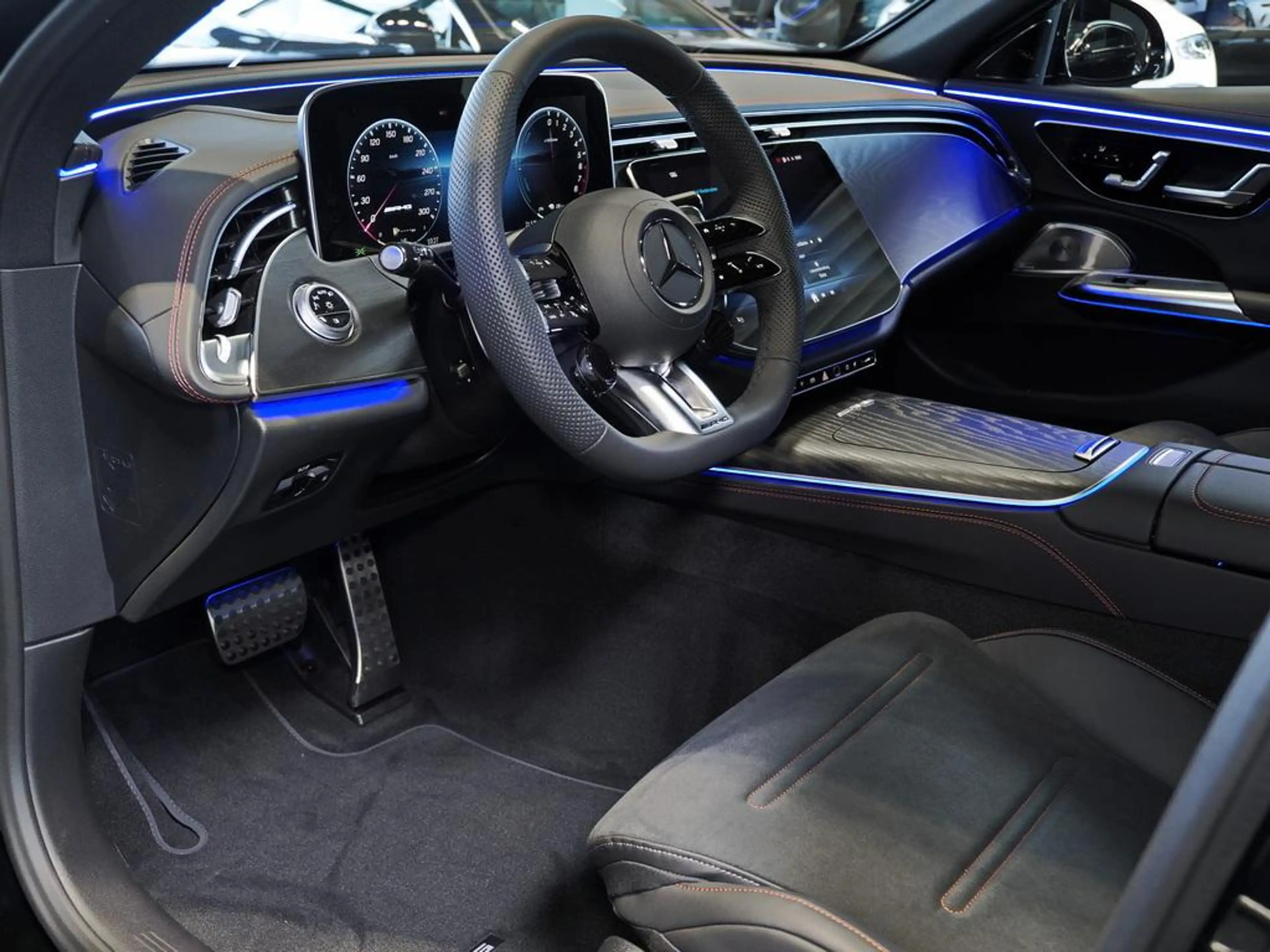 Mercedes-Benz E 53 AMG Hybr 4m+ T NIGHT-II PANO AHK 20-ZOLL — photo 6