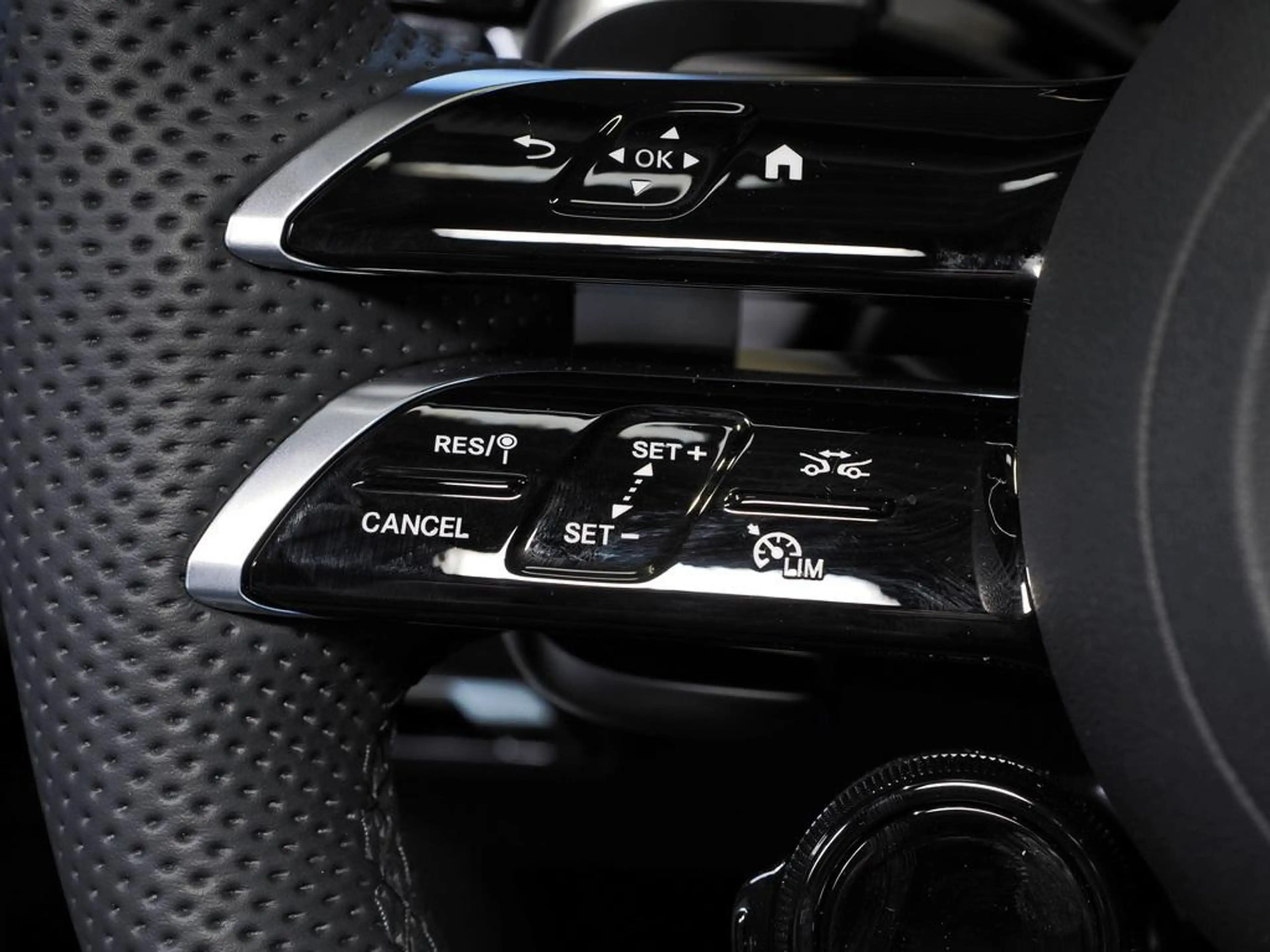 Mercedes-Benz E 53 AMG Hybr 4m+ T NIGHT-II PANO AHK 20-ZOLL — photo 10