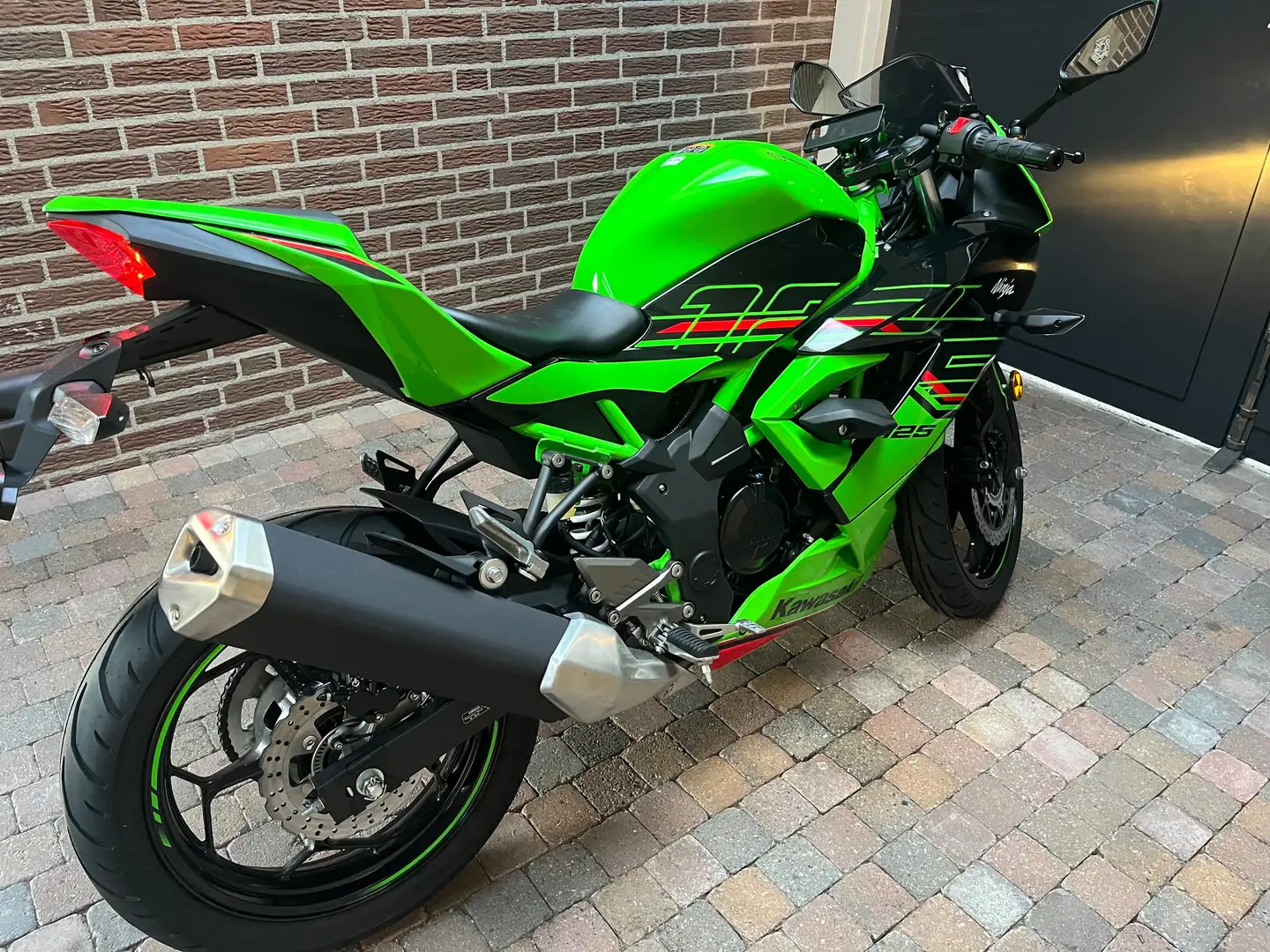 Kawasaki Ninja 125 Sport Groen - 2